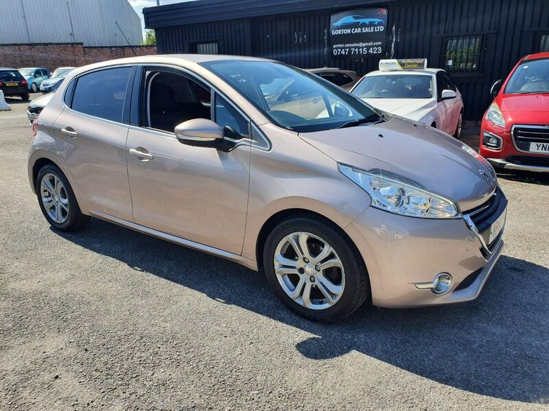 PEUGEOT 208