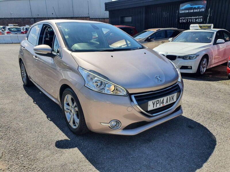 PEUGEOT 208