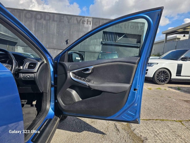 VOLVO V40 CROSS COUNTRY