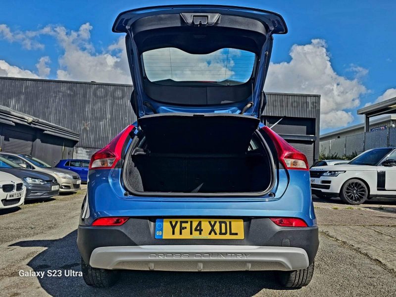 VOLVO V40 CROSS COUNTRY
