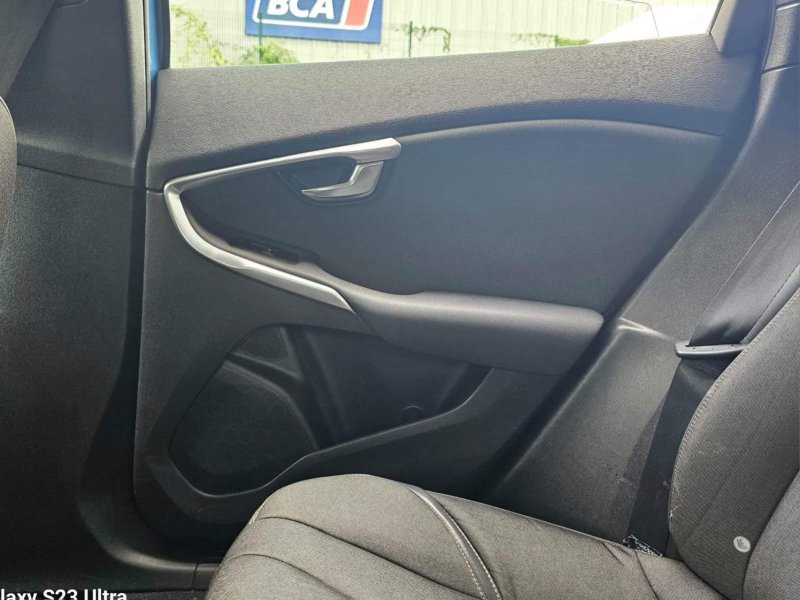 VOLVO V40 CROSS COUNTRY