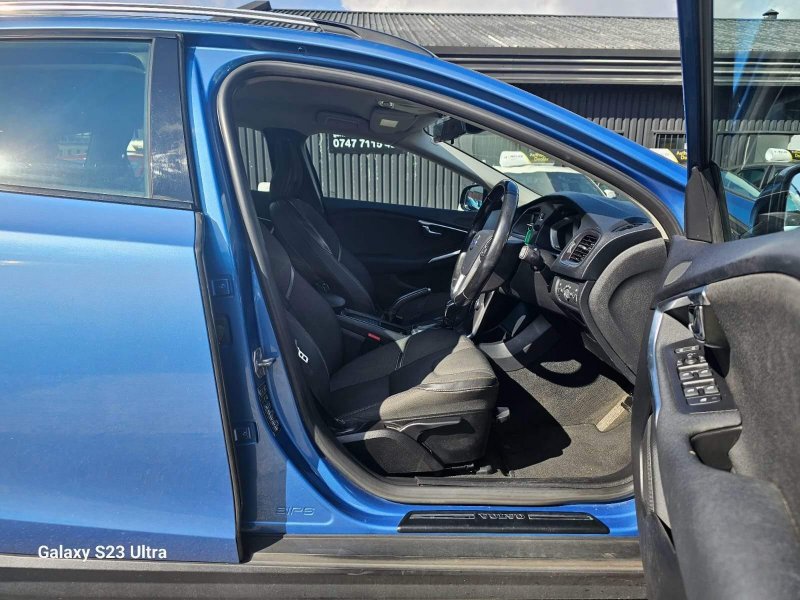 VOLVO V40 CROSS COUNTRY