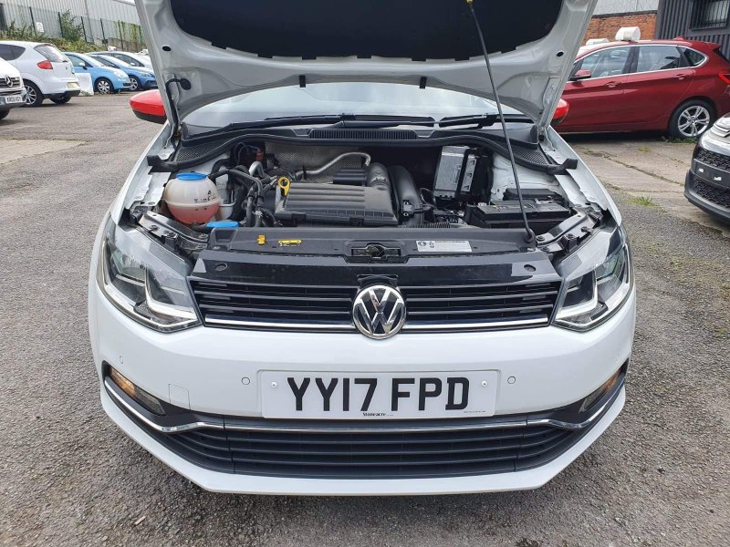 VOLKSWAGEN POLO