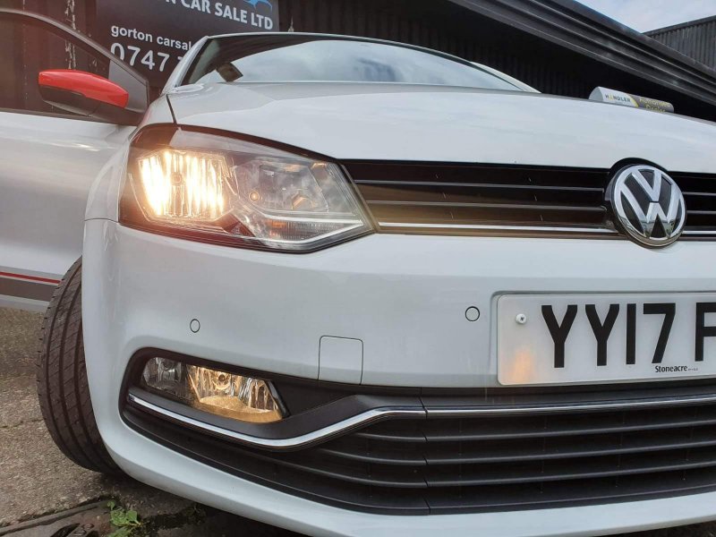 VOLKSWAGEN POLO