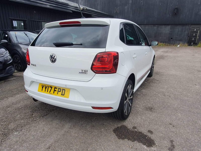 VOLKSWAGEN POLO