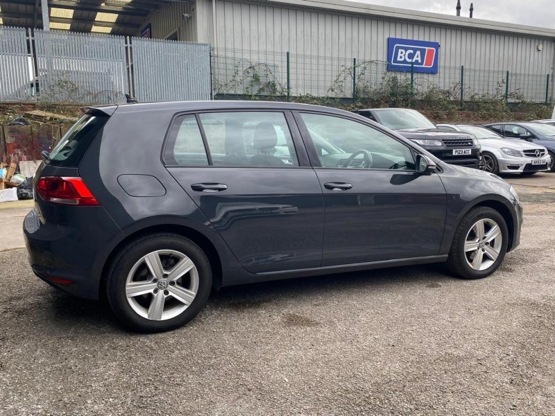 VOLKSWAGEN GOLF