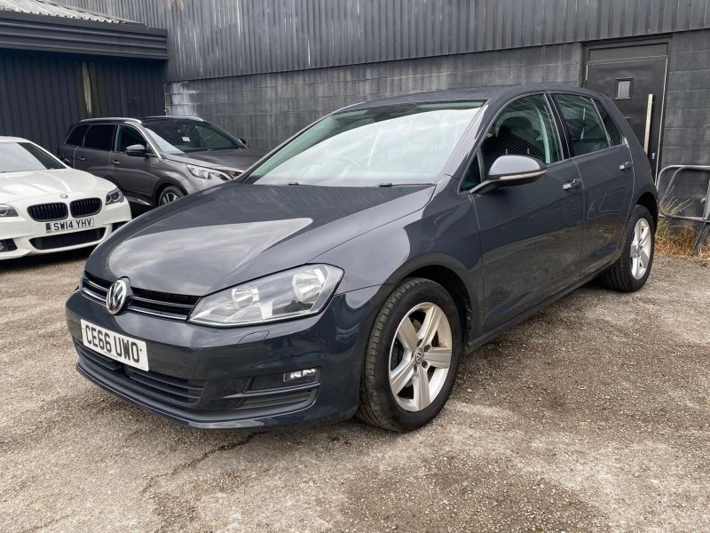 VOLKSWAGEN GOLF
