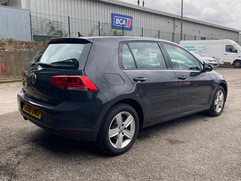 VOLKSWAGEN GOLF