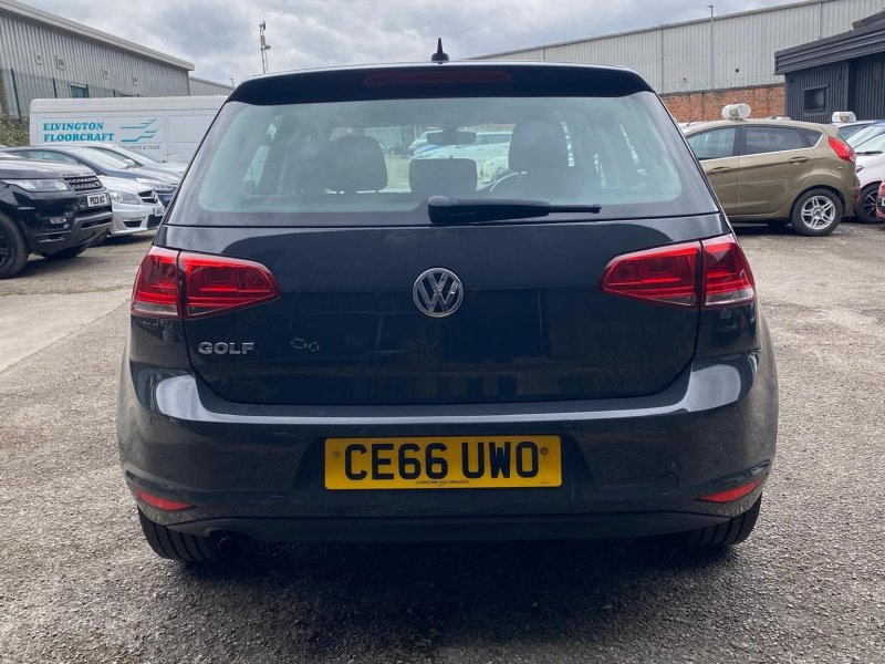 VOLKSWAGEN GOLF