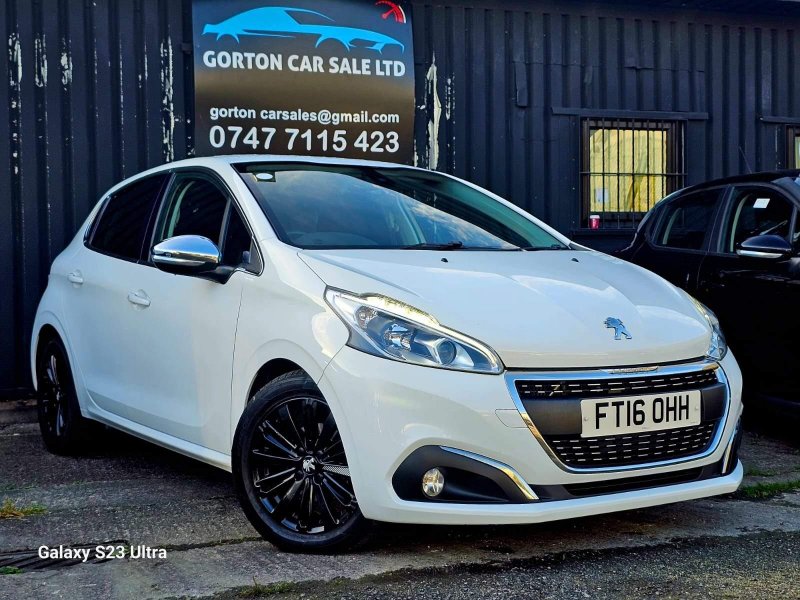 PEUGEOT 208