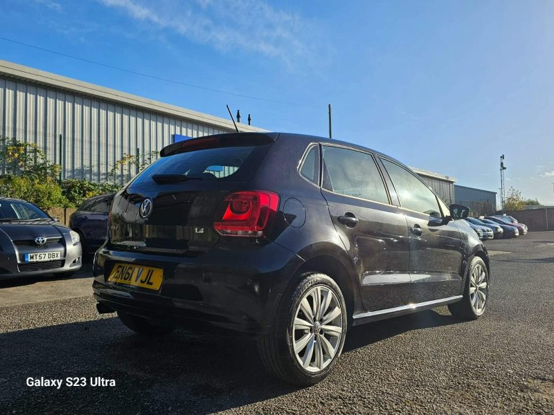 VOLKSWAGEN POLO