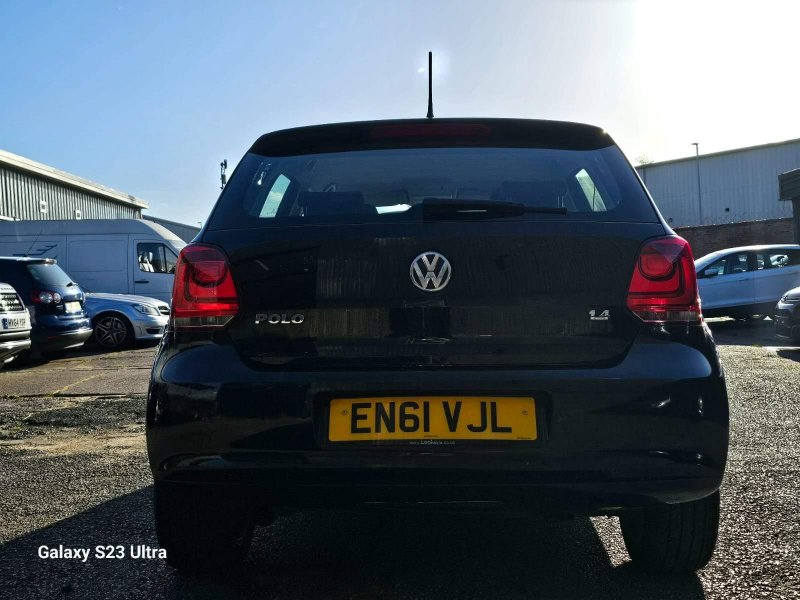 VOLKSWAGEN POLO
