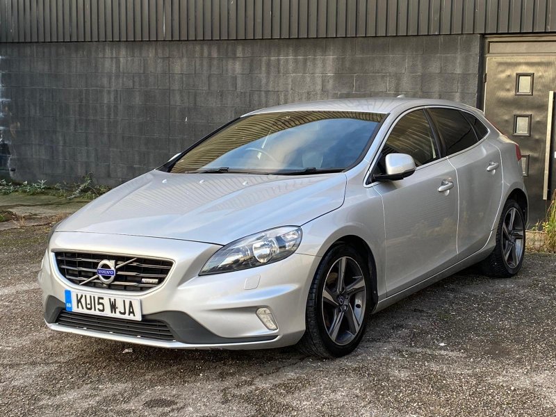 VOLVO V40
