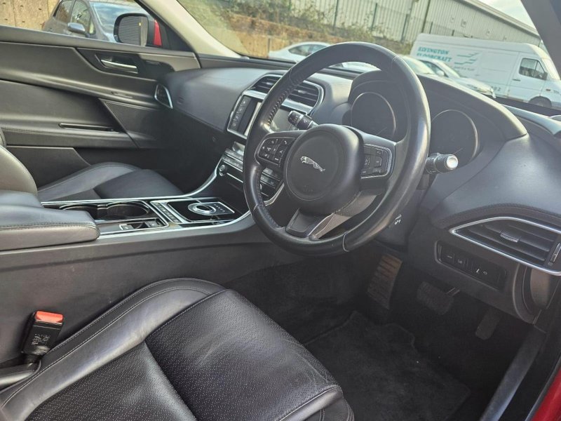 JAGUAR XE