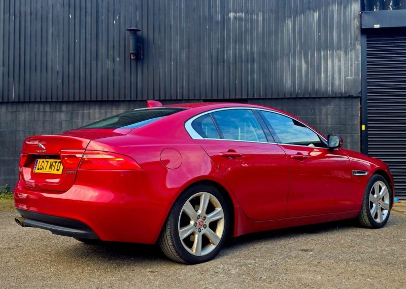 JAGUAR XE