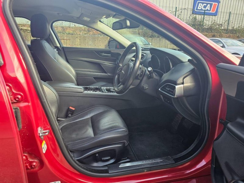 JAGUAR XE