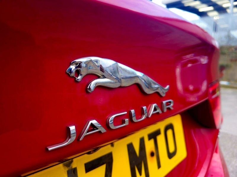 JAGUAR XE