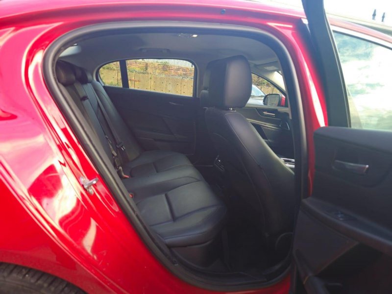 JAGUAR XE