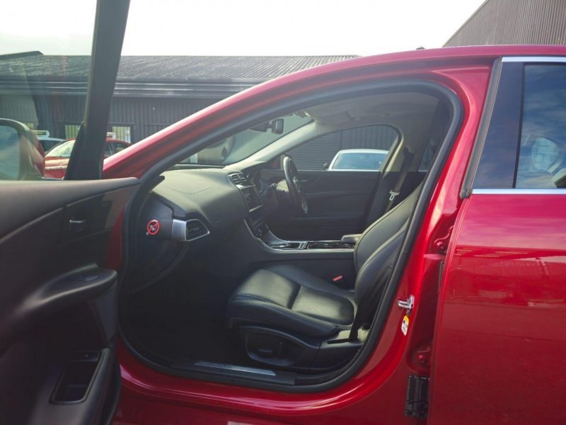 JAGUAR XE