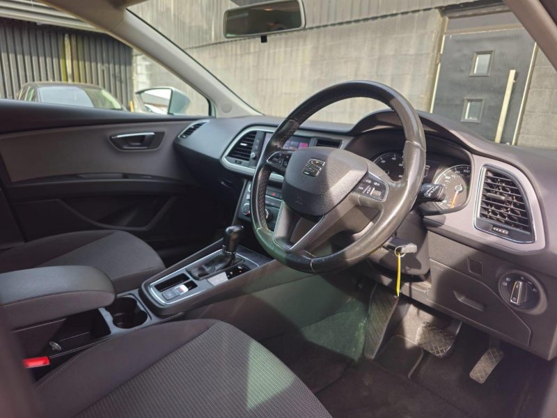 SEAT LEON