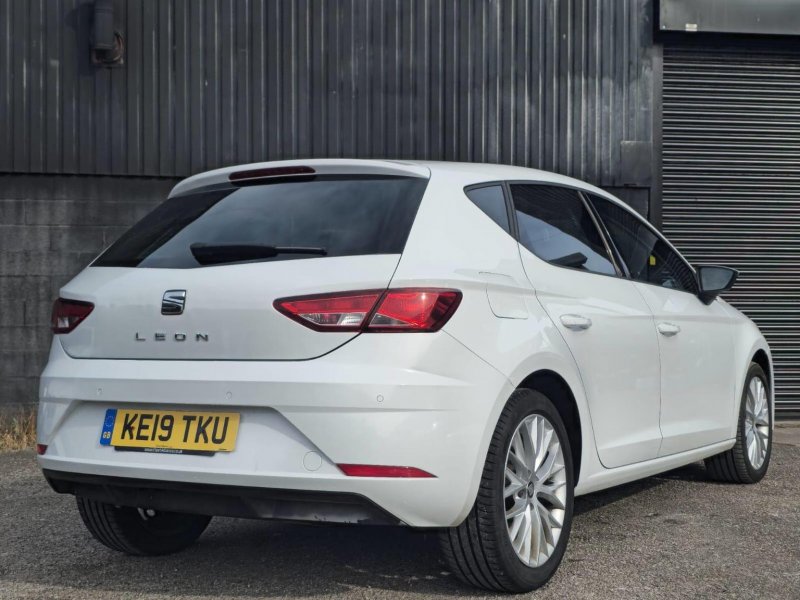 SEAT LEON