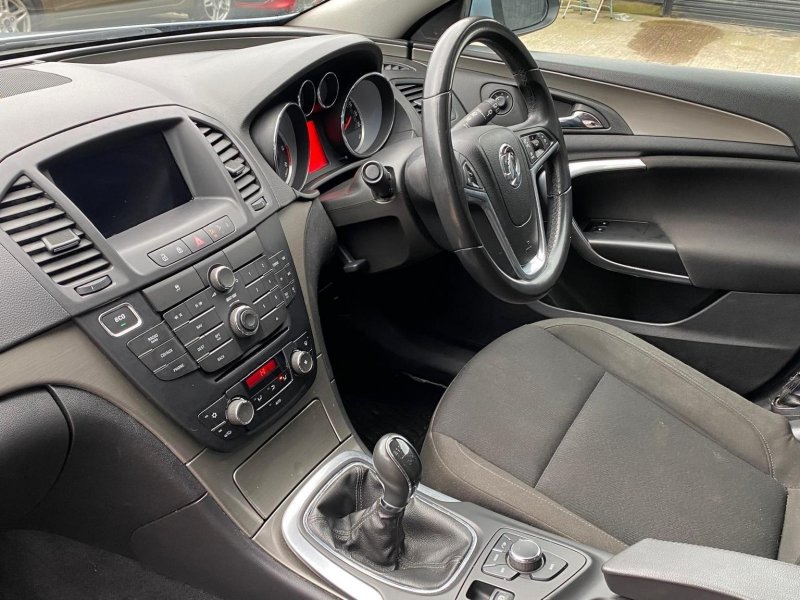 VAUXHALL INSIGNIA