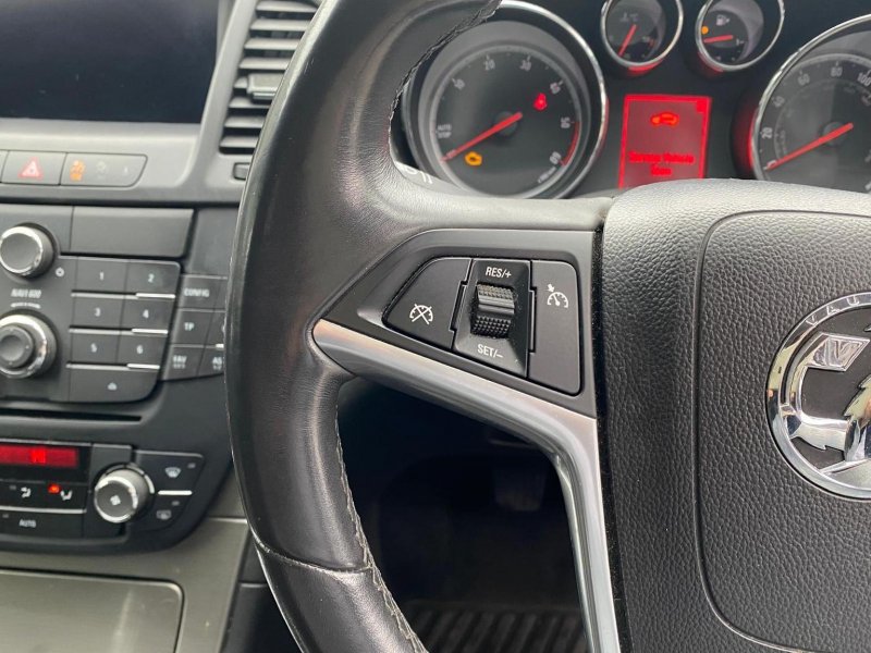 VAUXHALL INSIGNIA