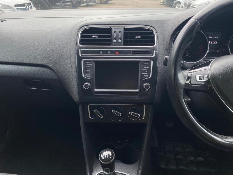 VOLKSWAGEN POLO