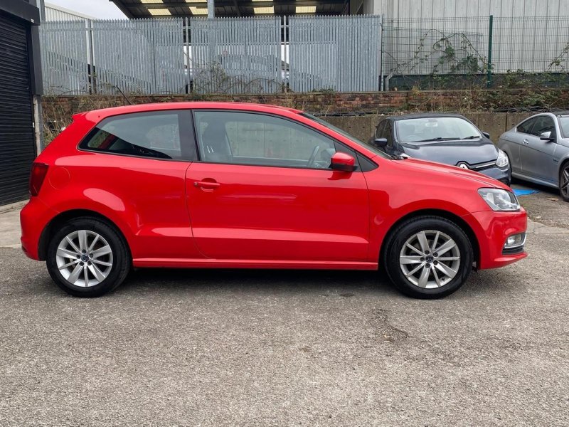 VOLKSWAGEN POLO