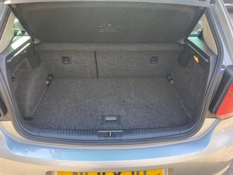 VOLKSWAGEN POLO