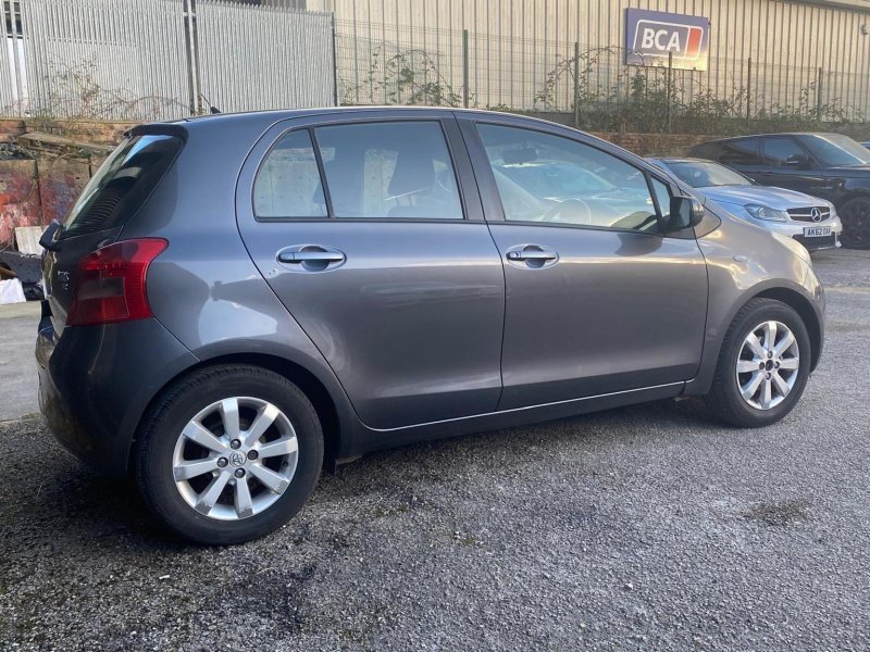 TOYOTA YARIS