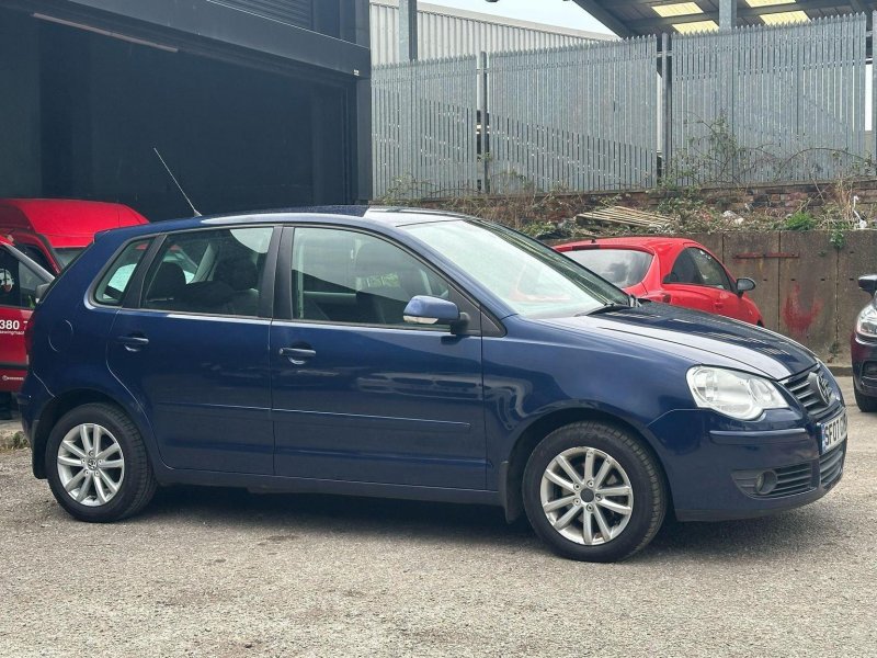 VOLKSWAGEN POLO