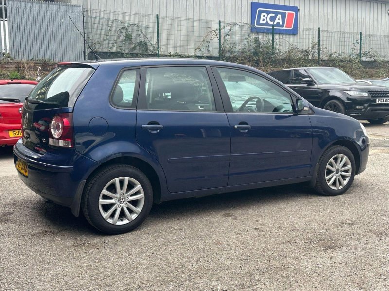 VOLKSWAGEN POLO