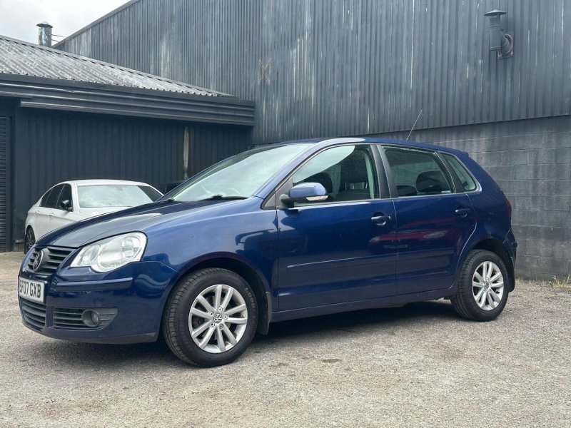 VOLKSWAGEN POLO