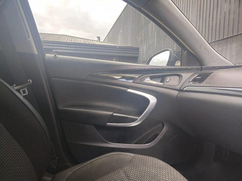 VAUXHALL INSIGNIA