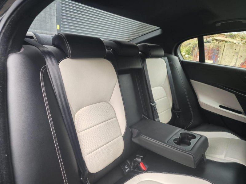JAGUAR XE