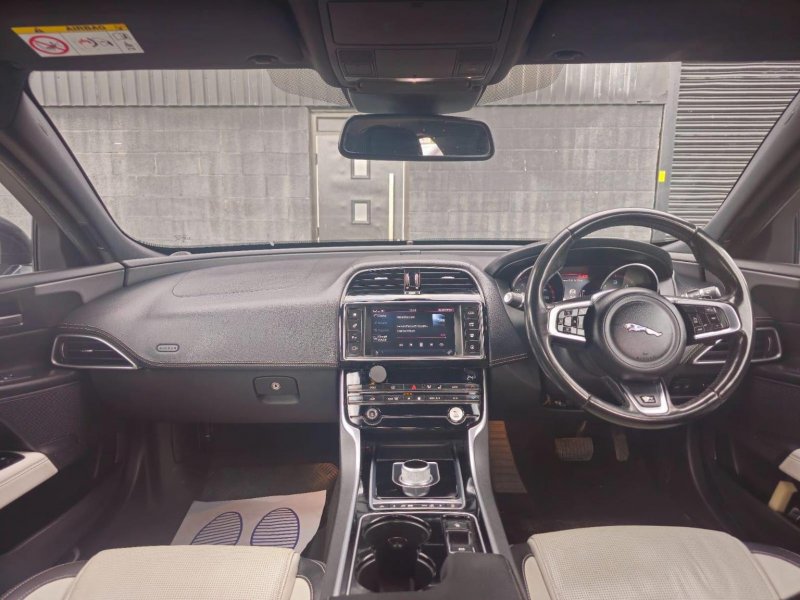 JAGUAR XE