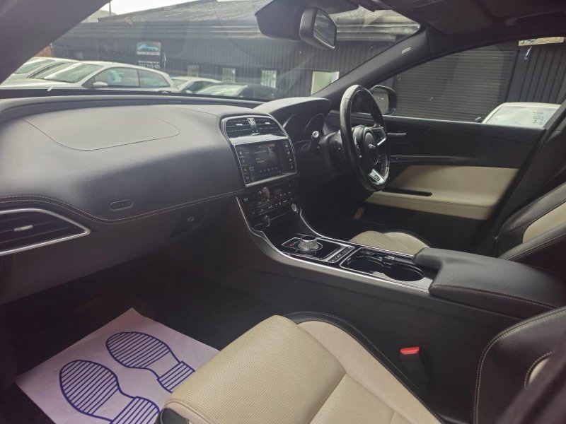 JAGUAR XE