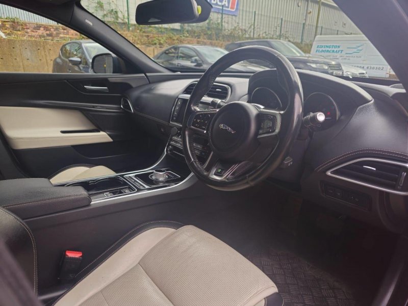 JAGUAR XE