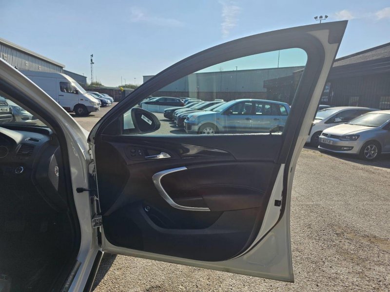 VAUXHALL INSIGNIA