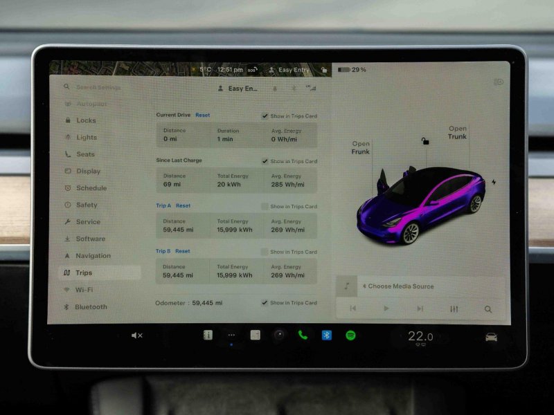 TESLA MODEL 3