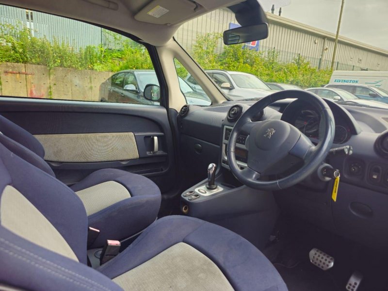 PEUGEOT 1007