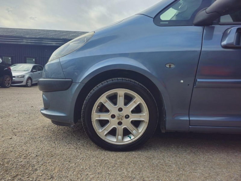 PEUGEOT 1007