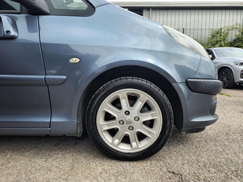 PEUGEOT 1007
