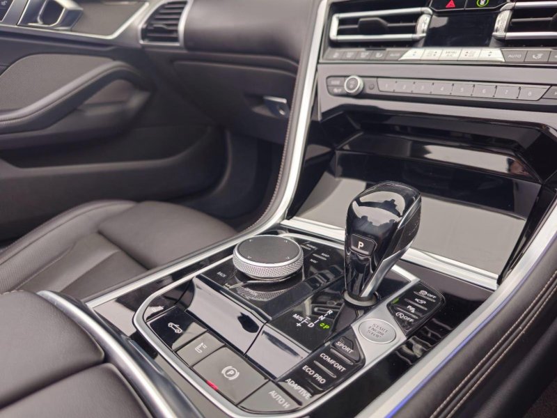 BMW 8 SERIES