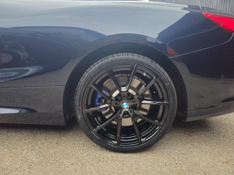 BMW 8 SERIES
