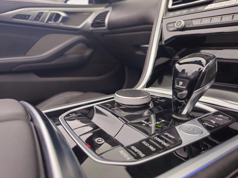 BMW 8 SERIES