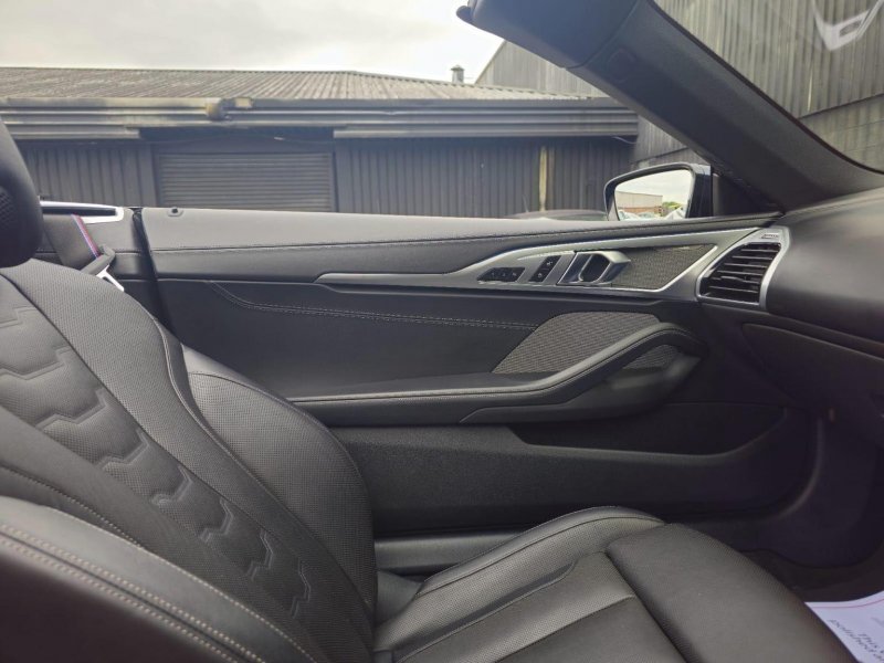 BMW 8 SERIES